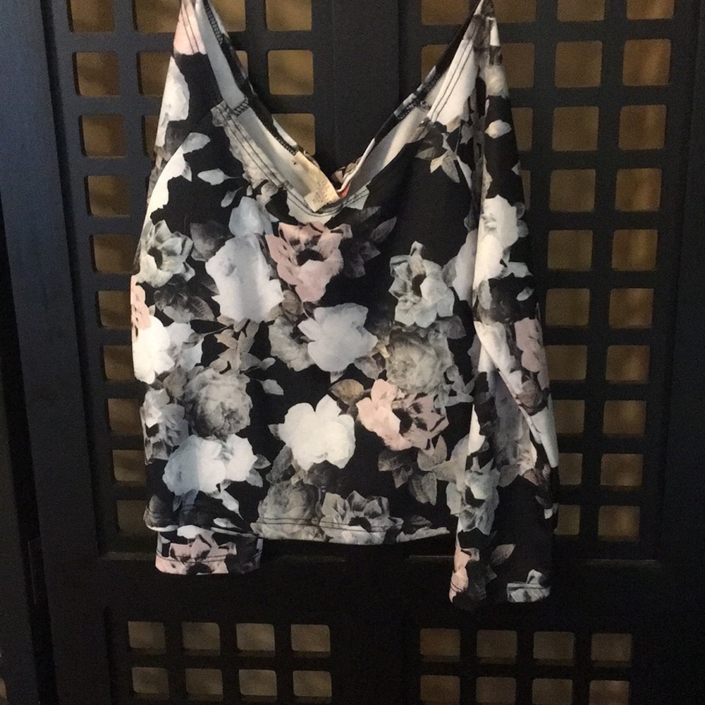 GUESS TOP